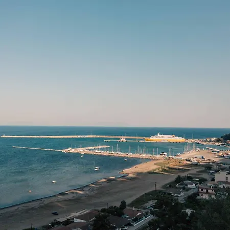 度假居 Among The Pines